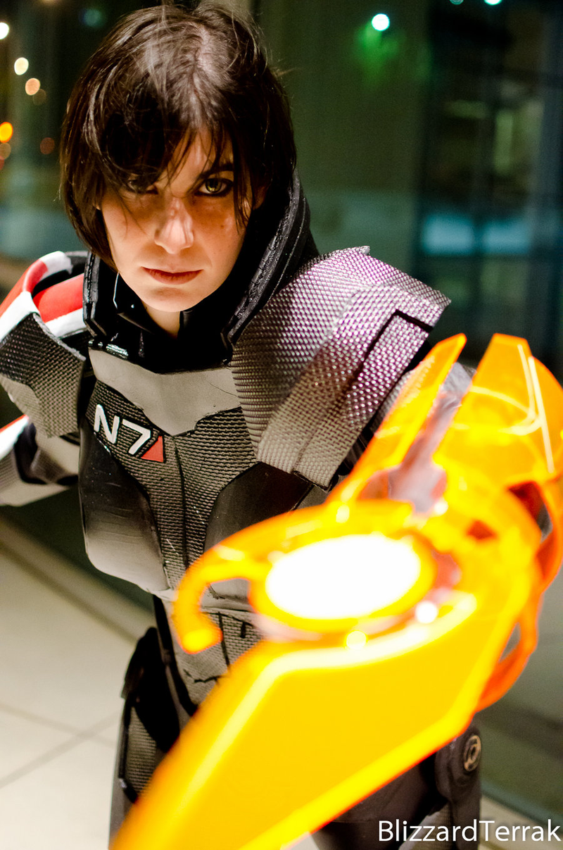 Illustration for article titled FemShep and DudeShep Save the Galaxy with Mass Effect Cosplay
